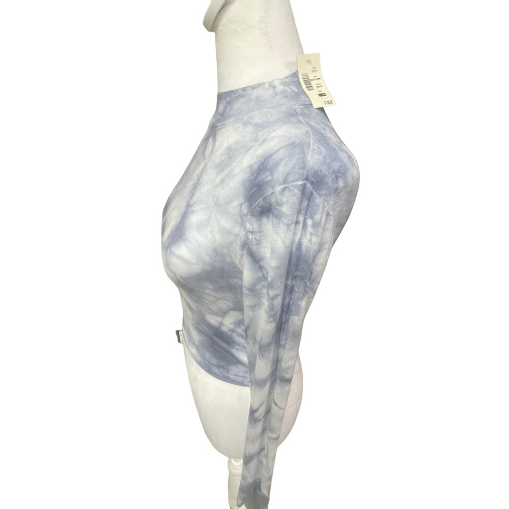 Aeropostale. Sz Small. Crop Top.. Small hole Rt arm. - Picture 6 of 16